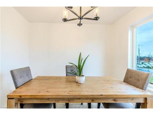 7-5110 Fairview Street, Burlington, ON - Indoor Photo Showing Dining Room