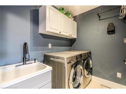 7-5110 Fairview Street, Burlington, ON - Indoor Photo Showing Laundry Room