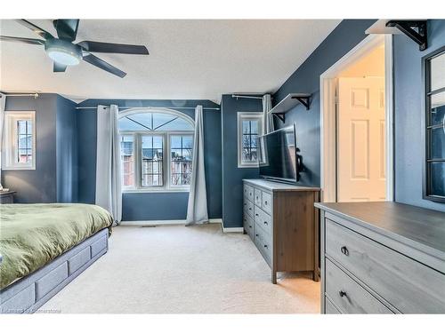 7-5110 Fairview Street, Burlington, ON - Indoor Photo Showing Bedroom