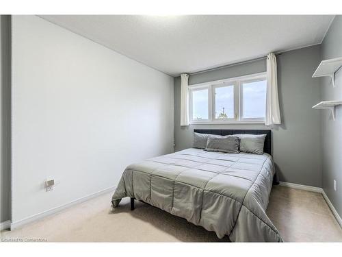 7-5110 Fairview Street, Burlington, ON - Indoor Photo Showing Bedroom