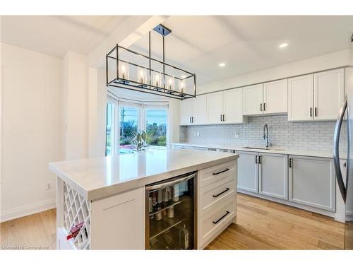 7-5110 Fairview Street, Burlington, ON - Indoor Photo Showing Kitchen With Upgraded Kitchen