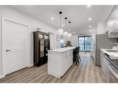 812-15 Queen St E Street Ne, Hamilton, ON - Indoor Photo Showing Kitchen With Upgraded Kitchen