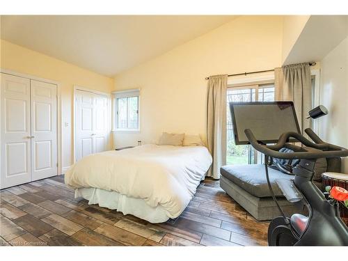 6 Arcade Crescent, Hamilton, ON - Indoor Photo Showing Bedroom