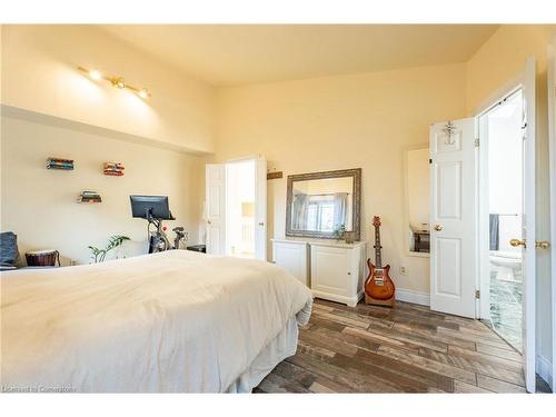 6 Arcade Crescent, Hamilton, ON - Indoor Photo Showing Bedroom