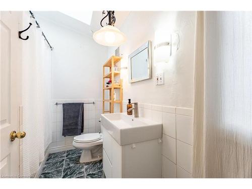 6 Arcade Crescent, Hamilton, ON - Indoor Photo Showing Bathroom