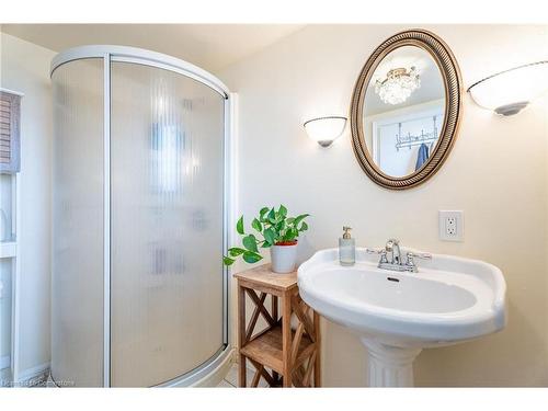 6 Arcade Crescent, Hamilton, ON - Indoor Photo Showing Bathroom