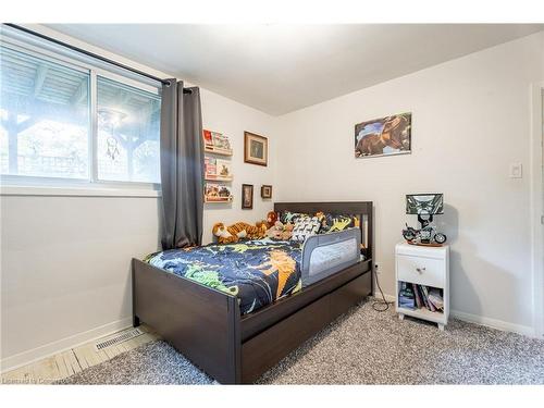 6 Arcade Crescent, Hamilton, ON - Indoor Photo Showing Bedroom