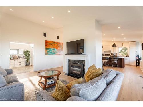 6 Arcade Crescent, Hamilton, ON - Indoor Photo Showing Living Room With Fireplace