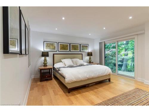 5071 Spruce Avenue, Burlington, ON - Indoor Photo Showing Bedroom