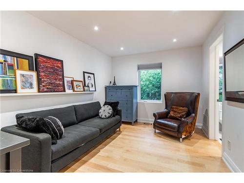 5071 Spruce Avenue, Burlington, ON - Indoor Photo Showing Living Room