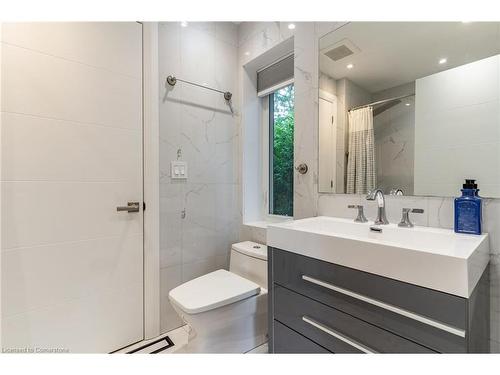 5071 Spruce Avenue, Burlington, ON - Indoor Photo Showing Bathroom