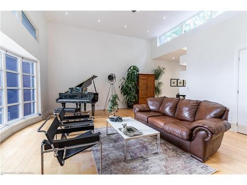 5071 Spruce Avenue, Burlington, ON - Indoor Photo Showing Living Room