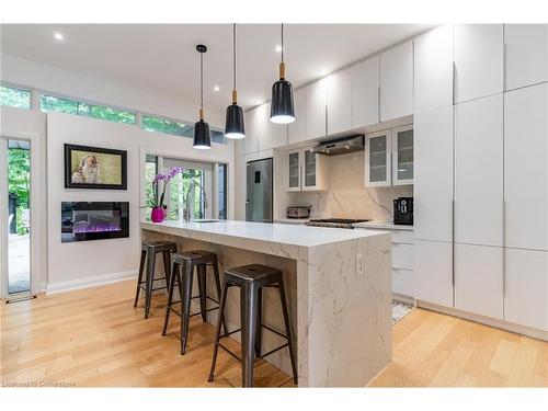 5071 Spruce Avenue, Burlington, ON - Indoor Photo Showing Kitchen With Upgraded Kitchen