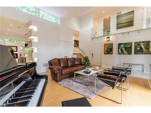 5071 Spruce Avenue, Burlington, ON - Indoor Photo Showing Living Room