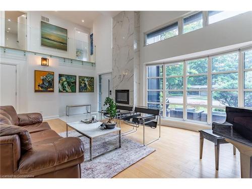 5071 Spruce Avenue, Burlington, ON - Indoor Photo Showing Living Room With Fireplace