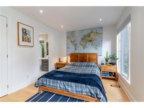 5071 Spruce Avenue, Burlington, ON - Indoor Photo Showing Bedroom