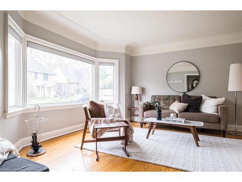 30 Miles Court, Hamilton, ON - Indoor Photo Showing Living Room