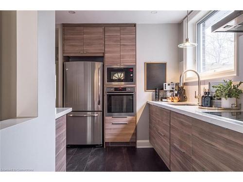 30 Miles Court, Hamilton, ON - Indoor Photo Showing Kitchen