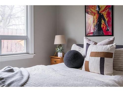 30 Miles Court, Hamilton, ON - Indoor Photo Showing Bedroom