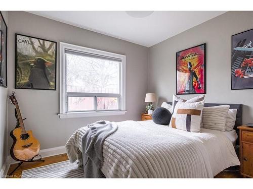 30 Miles Court, Hamilton, ON - Indoor Photo Showing Bedroom