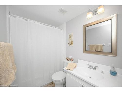 303-150 Charlton Avenue E, Hamilton, ON - Indoor Photo Showing Bathroom