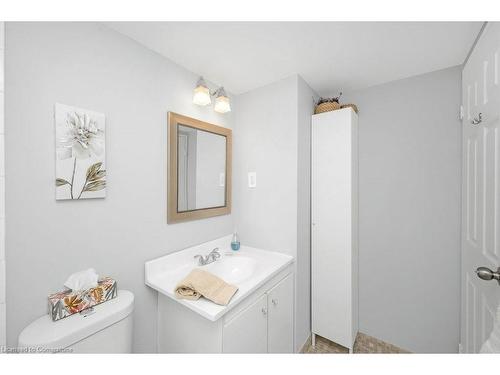 303-150 Charlton Avenue E, Hamilton, ON - Indoor Photo Showing Bathroom