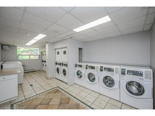 303-150 Charlton Avenue E, Hamilton, ON - Indoor Photo Showing Laundry Room