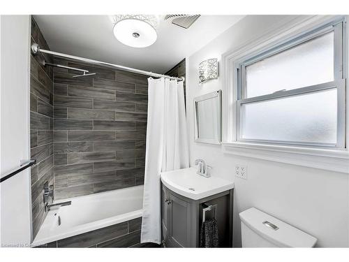 3 Echo Street E, Cayuga, ON - Indoor Photo Showing Bathroom