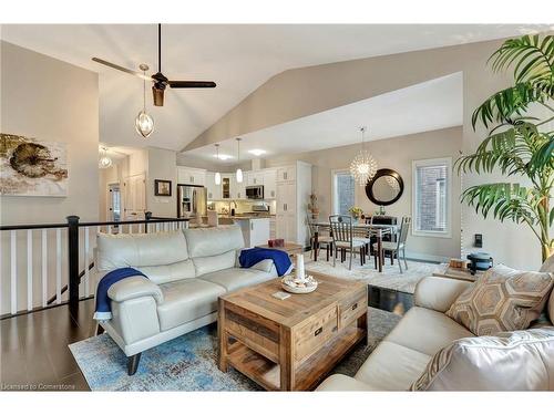 35 Viking Lane, Port Dover, ON - Indoor Photo Showing Living Room