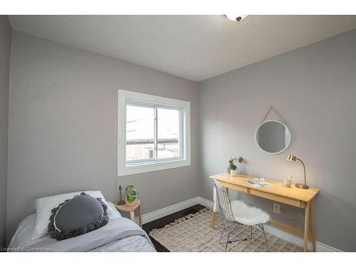 Main Lvl-551 Barnaby Street, Hamilton, ON - Indoor Photo Showing Bedroom