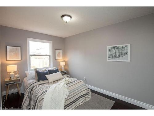 Main Lvl-551 Barnaby Street, Hamilton, ON - Indoor Photo Showing Bedroom