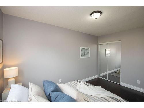 Main Lvl-551 Barnaby Street, Hamilton, ON - Indoor Photo Showing Bedroom