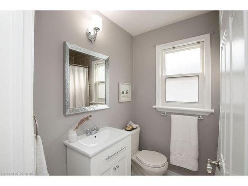 Main Lvl-551 Barnaby Street, Hamilton, ON - Indoor Photo Showing Bathroom