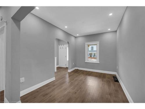 55 Douglas Avenue, Hamilton, ON - Indoor Photo Showing Other Room