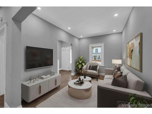 55 Douglas Avenue, Hamilton, ON - Indoor Photo Showing Living Room