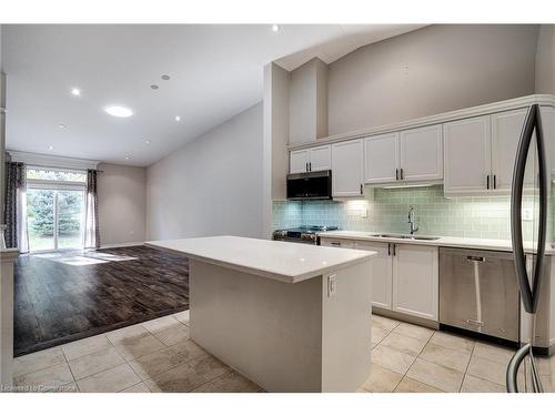 19 Tallforest Trail, Glanbrook, ON - Indoor Photo Showing Kitchen With Double Sink With Upgraded Kitchen