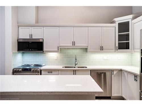 19 Tallforest Trail, Glanbrook, ON - Indoor Photo Showing Kitchen With Double Sink With Upgraded Kitchen