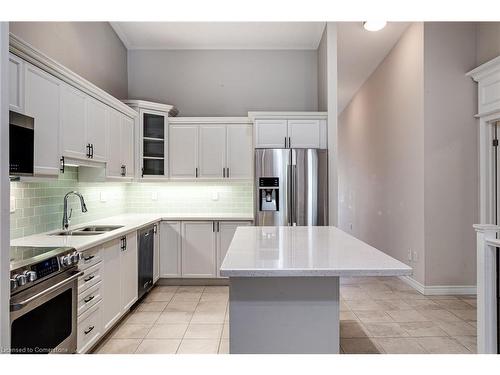 19 Tallforest Trail, Glanbrook, ON - Indoor Photo Showing Kitchen With Double Sink With Upgraded Kitchen