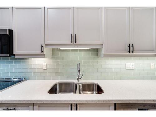 19 Tallforest Trail, Glanbrook, ON - Indoor Photo Showing Kitchen With Double Sink With Upgraded Kitchen