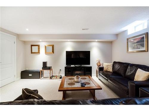 19 Tallforest Trail, Glanbrook, ON - Indoor Photo Showing Living Room