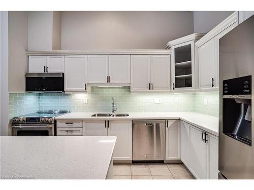 19 Tallforest Trail, Glanbrook, ON - Indoor Photo Showing Kitchen With Double Sink With Upgraded Kitchen