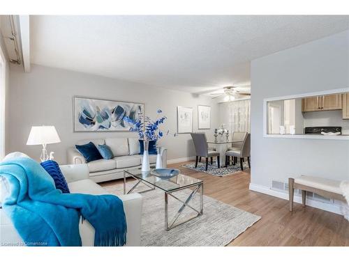 1401 Thornton Rd, Burlington, ON - Indoor Photo Showing Living Room