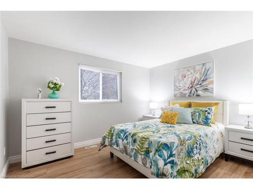 1401 Thornton Rd, Burlington, ON - Indoor Photo Showing Bedroom