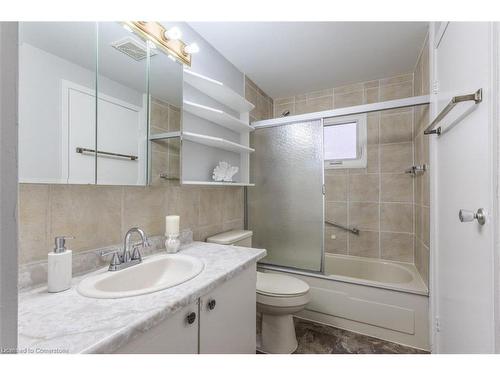 1401 Thornton Rd, Burlington, ON - Indoor Photo Showing Bathroom