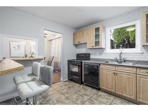 1401 Thornton Rd, Burlington, ON - Indoor Photo Showing Kitchen