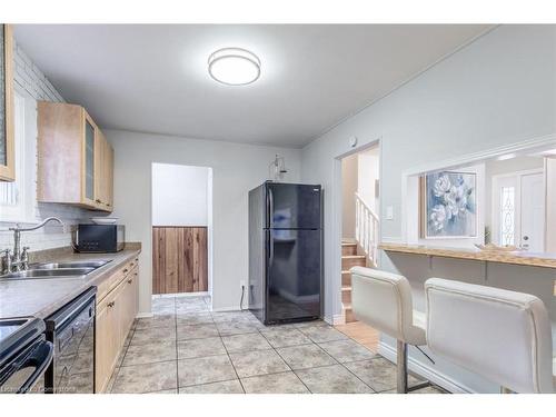 1401 Thornton Rd, Burlington, ON - Indoor Photo Showing Kitchen With Double Sink