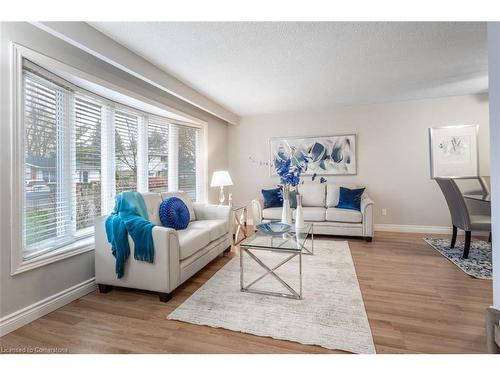 1401 Thornton Rd, Burlington, ON - Indoor Photo Showing Living Room