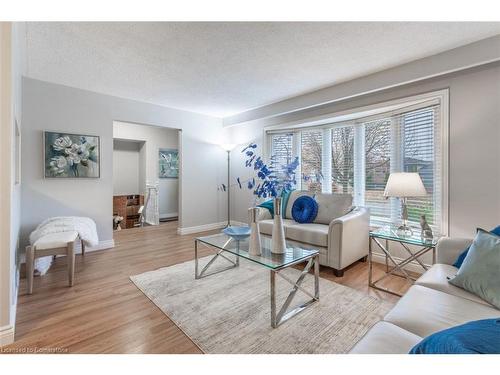 1401 Thornton Rd, Burlington, ON - Indoor Photo Showing Living Room