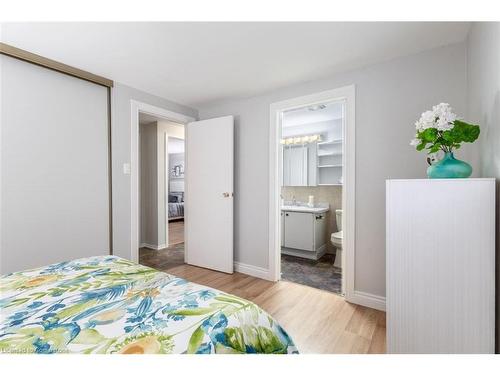 1401 Thornton Rd, Burlington, ON - Indoor Photo Showing Bedroom