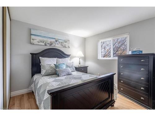 1401 Thornton Rd, Burlington, ON - Indoor Photo Showing Bedroom